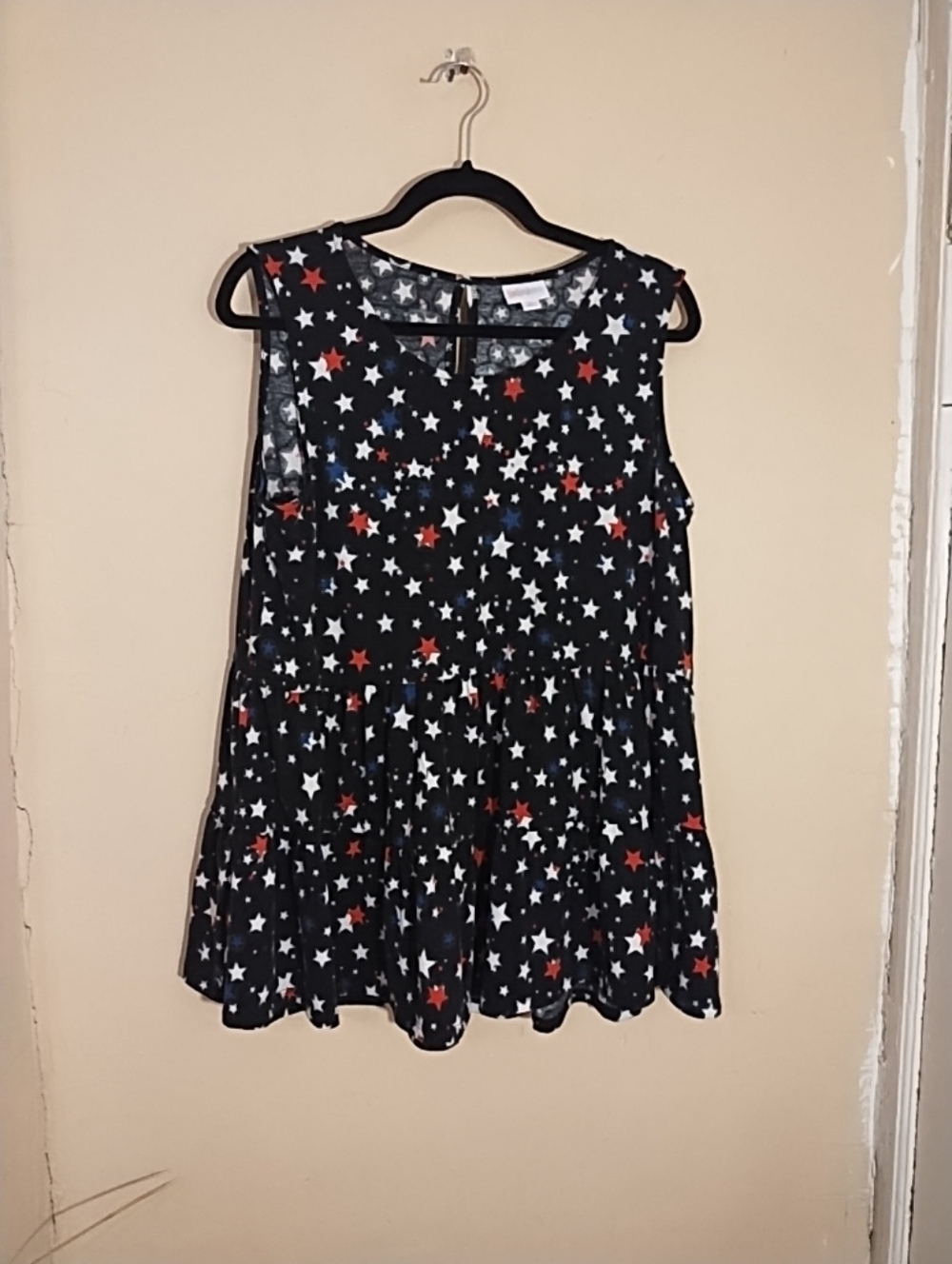 EUC LulaRoe Women’s Black Red White Stars Babydoll Tank Top Blouse - Size M